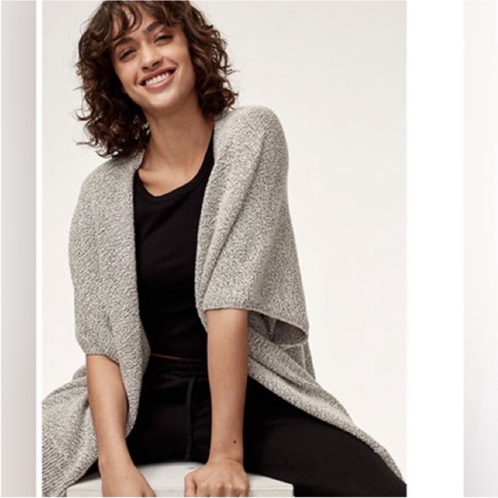Elegant Women's Light Gray Cardigan